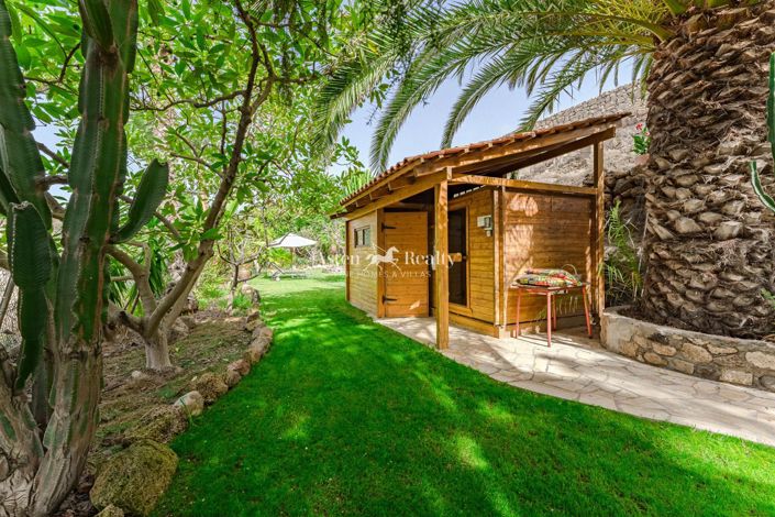 Image No.1-6 Bed Villa for sale