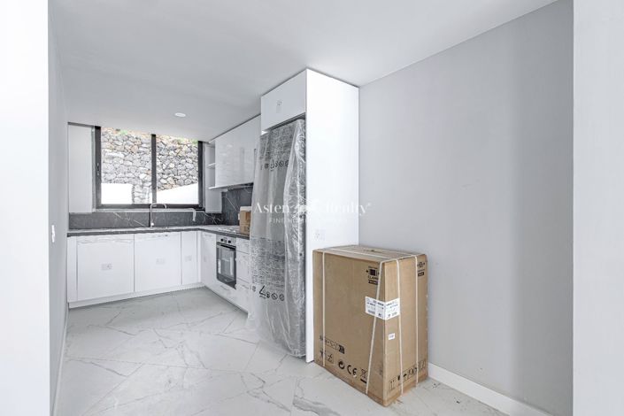 Image No.11-3 Bed House for sale