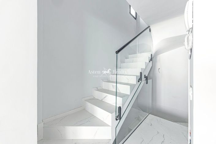 Image No.12-3 Bed House for sale