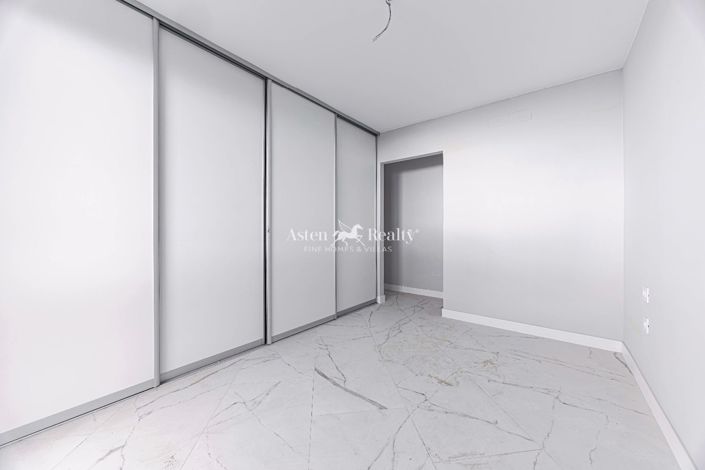 Image No.17-3 Bed House for sale