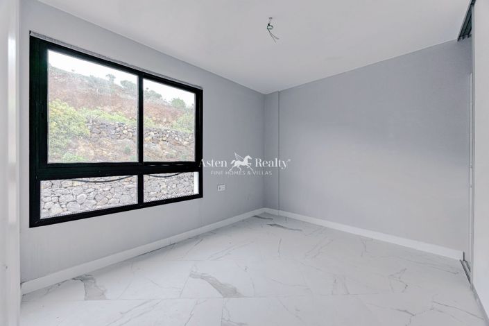 Image No.18-3 Bed House for sale