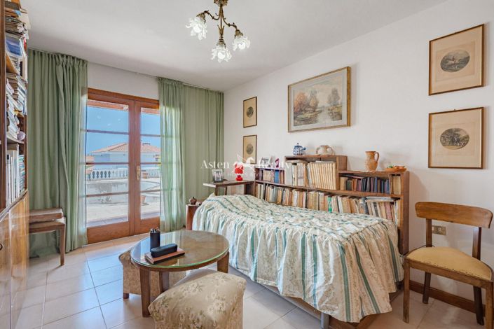 Image No.10-3 Bed Villa for sale