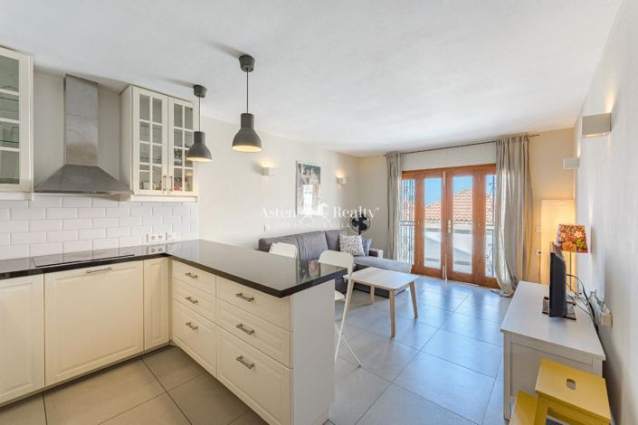 Image No.10-1 Bed Apartment for sale