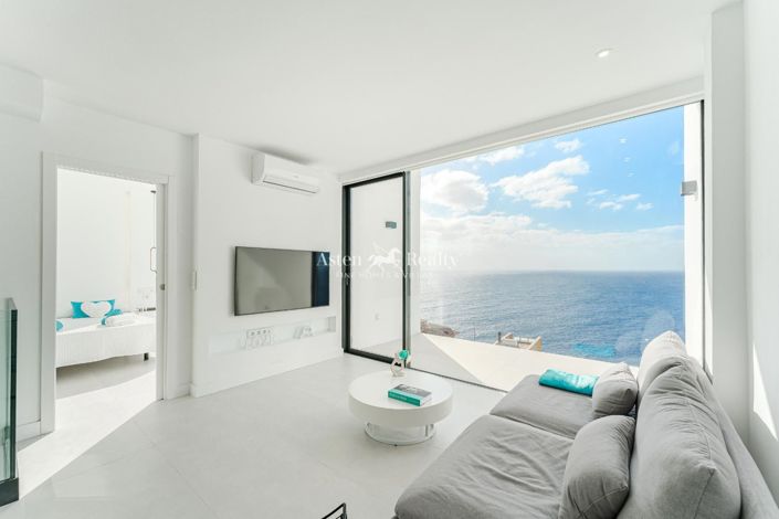 Image No.1-3 Bed Villa for sale