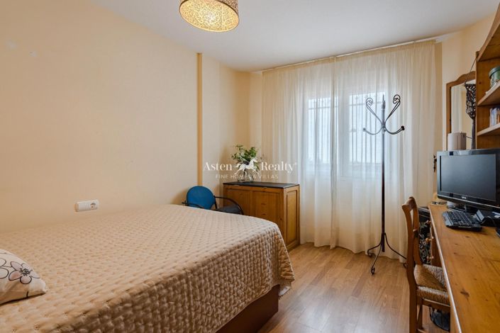 Image No.12-3 Bed Apartment for sale