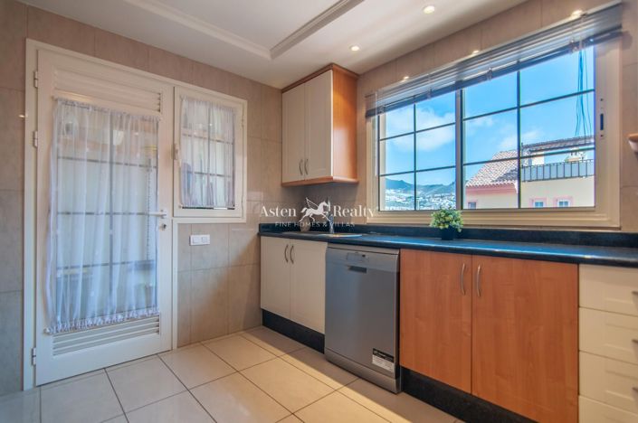 Image No.25-4 Bed Penthouse for sale