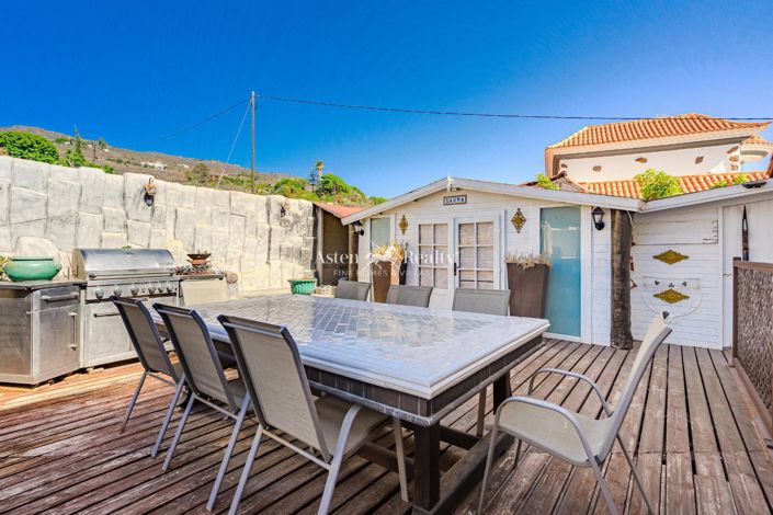 Image No.15-6 Bed Villa for sale