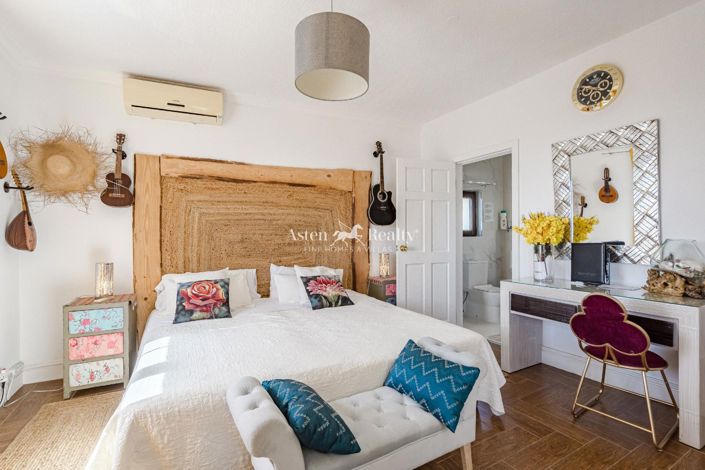 Image No.3-6 Bed Villa for sale