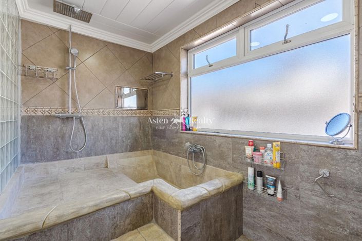 Image No.7-6 Bed Villa for sale