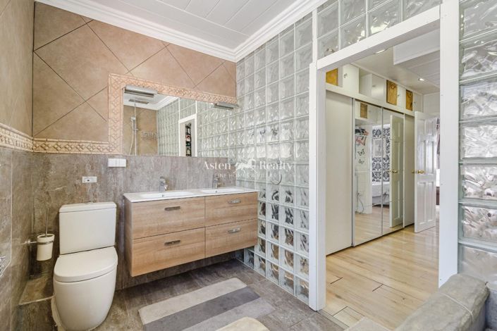 Image No.8-6 Bed Villa for sale