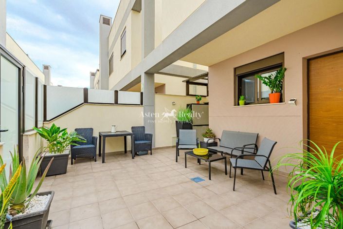 Image No.1-3 Bed House for sale