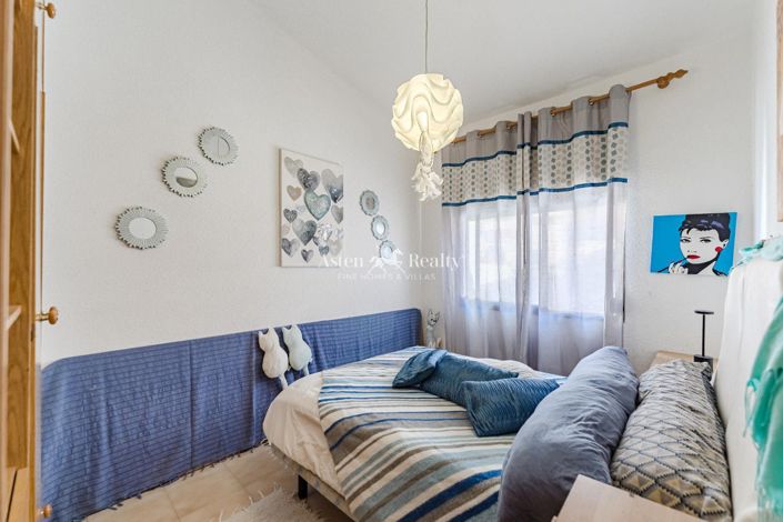 Image No.12-4 Bed House for sale