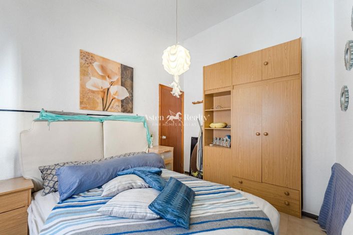 Image No.13-4 Bed House for sale