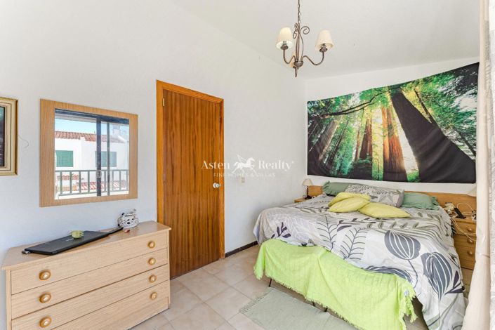 Image No.6-4 Bed House for sale