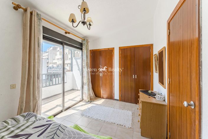 Image No.7-4 Bed House for sale