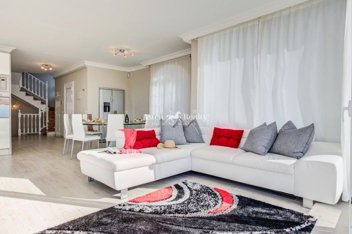 Image No.17-4 Bed House for sale