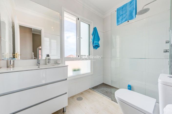 Image No.9-4 Bed House for sale