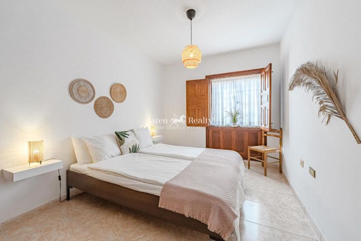 Image No.12-5 Bed House for sale