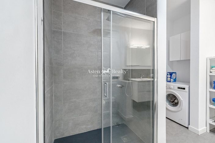 Image No.25-5 Bed House for sale