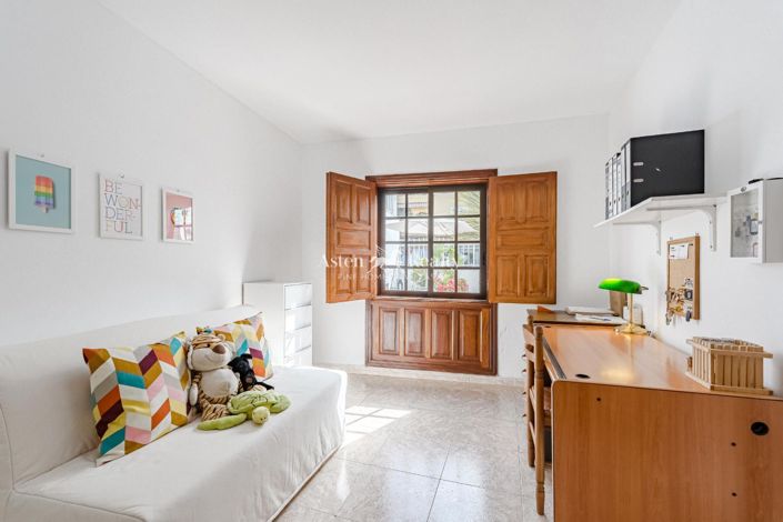 Image No.26-5 Bed House for sale