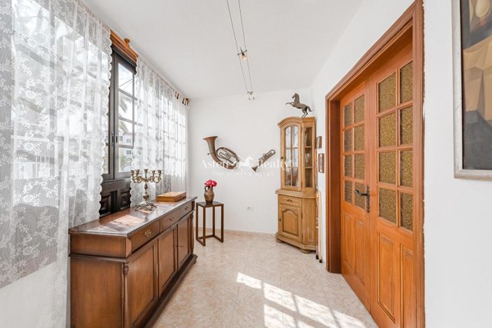 Image No.27-5 Bed House for sale