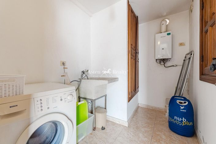 Image No.6-5 Bed House for sale