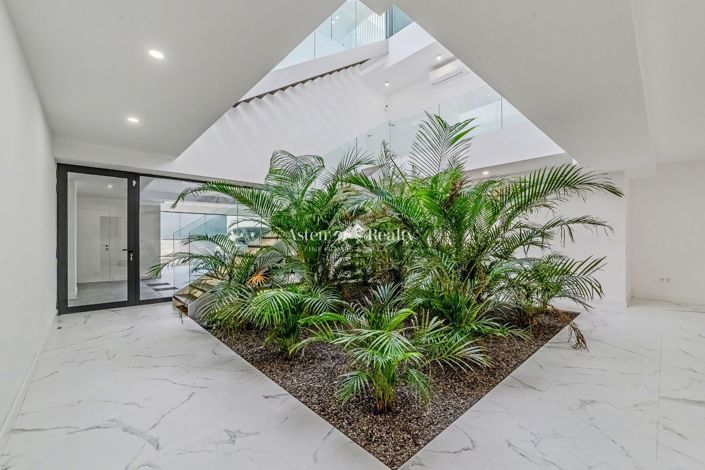 Image No.35-5 Bed Villa for sale