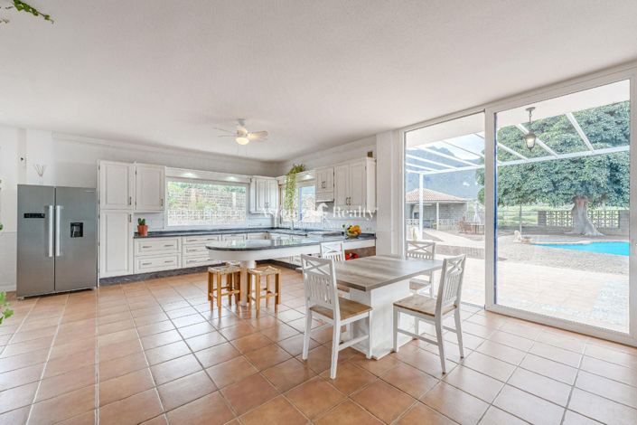 Image No.17-6 Bed Villa for sale