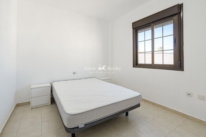 Image No.17-4 Bed House for sale