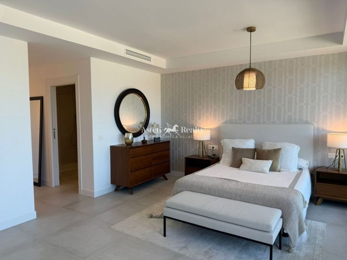 Image No.12-4 Bed House for sale