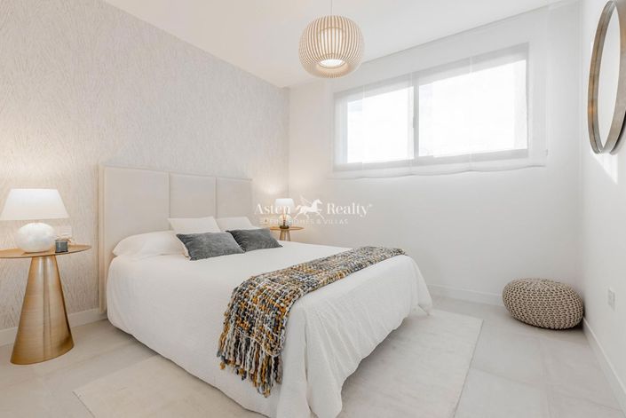 Image No.21-4 Bed House for sale