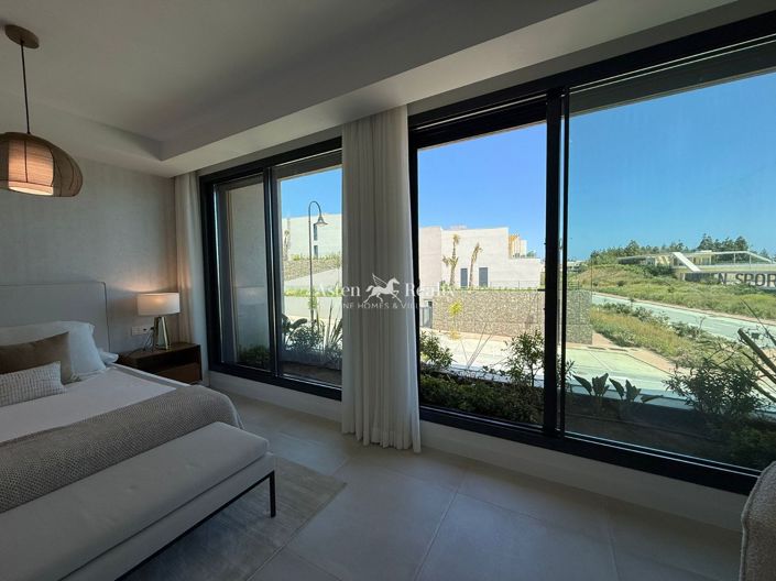 Image No.14-4 Bed House for sale