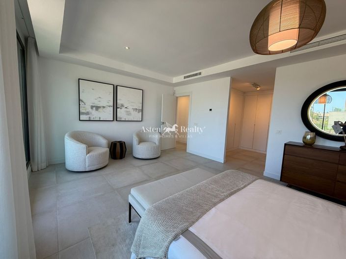 Image No.16-4 Bed House for sale