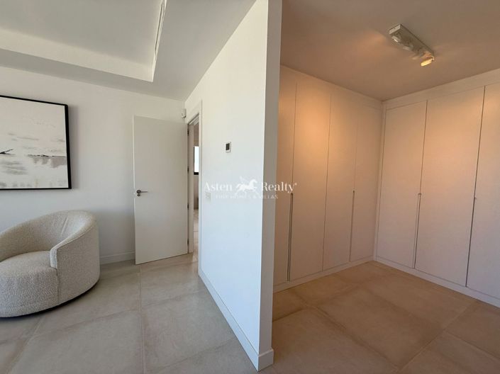 Image No.17-4 Bed House for sale