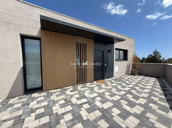 Image No.25-4 Bed House for sale