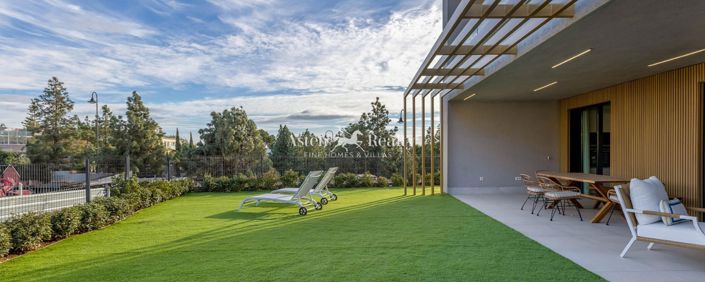Image No.1-4 Bed House for sale