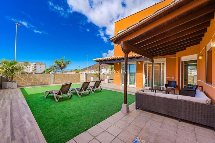 Image No.2-4 Bed Villa for sale