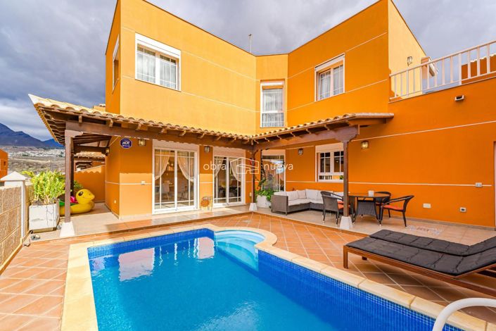 Image No.1-Villa de 4 chambres à vendre à Los Cristianos