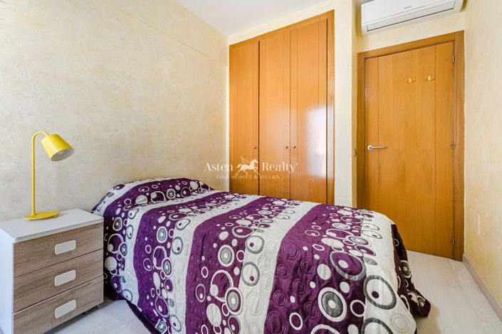 Image No.15-4 Bed House for sale