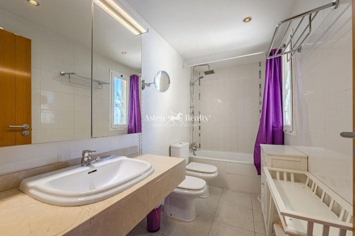 Image No.18-4 Bed House for sale