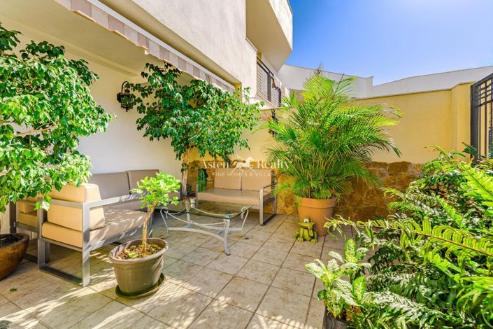 Image No.3-4 Bed House for sale