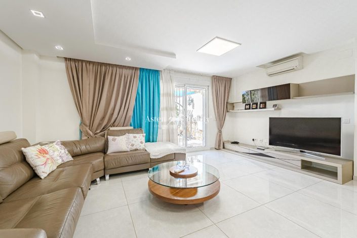 Image No.5-4 Bed House for sale