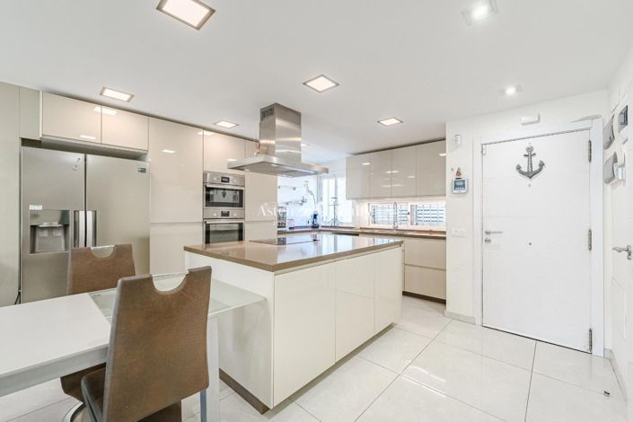 Image No.6-4 Bed House for sale