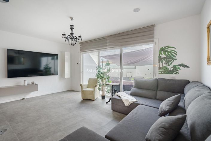 Image No.9-3 Bed Villa for sale