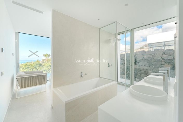 Image No.17-6 Bed Villa for sale