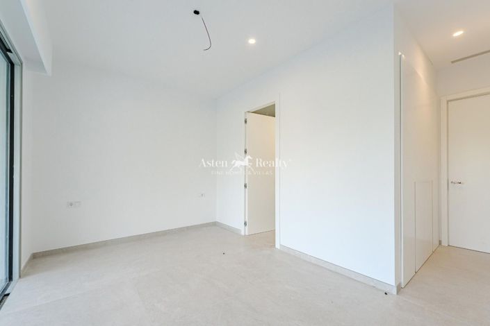 Image No.35-6 Bed Villa for sale