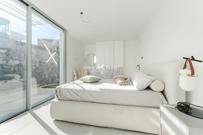 Image No.40-6 Bed Villa for sale