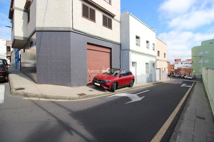 Image No.1-12 Bed House for sale