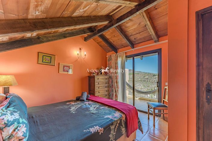 Image No.119-13 Bed Property for sale