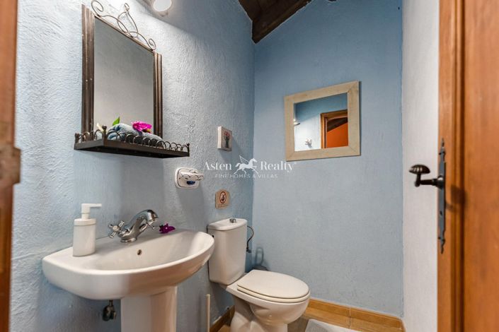 Image No.125-13 Bed Property for sale